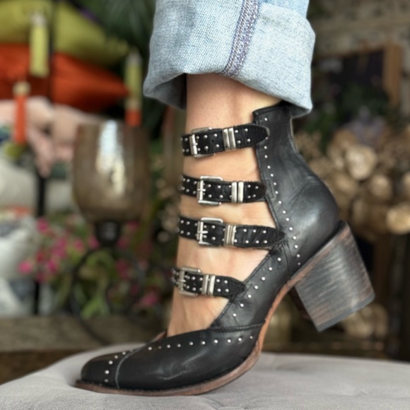 FREEBIRD distressed western country style Black Leather Buckle Ankle Boots - Picture 12 of 13